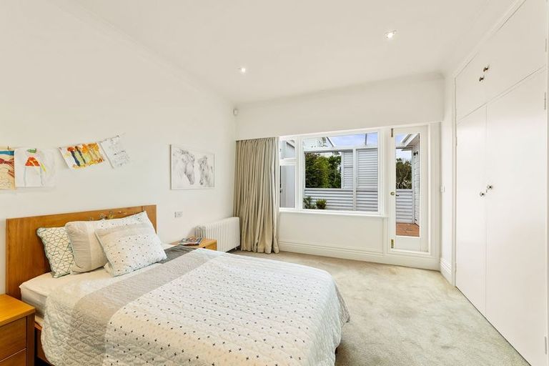 Photo of property in 8 Central Terrace, Kelburn, Wellington, 6012