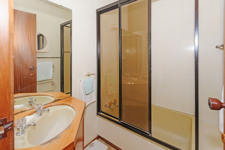 Photo of property in 170 Titirangi Road, New Lynn, Auckland, 0600
