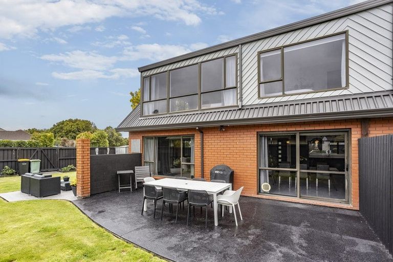 Photo of property in 10 Pyatt Place, Redwood, Christchurch, 8051