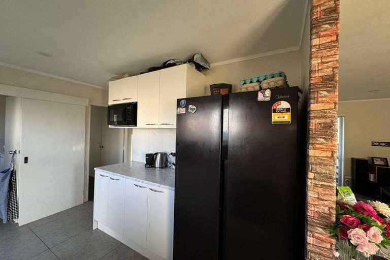 Photo of property in 15 Hinerau Street, Henderson, Auckland, 0612