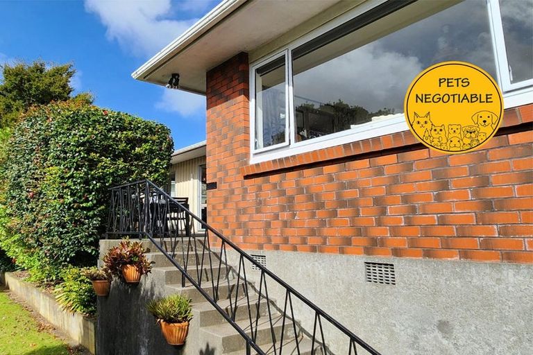 Photo of property in 10 Beaumont Crescent, Frankleigh Park, New Plymouth, 4310