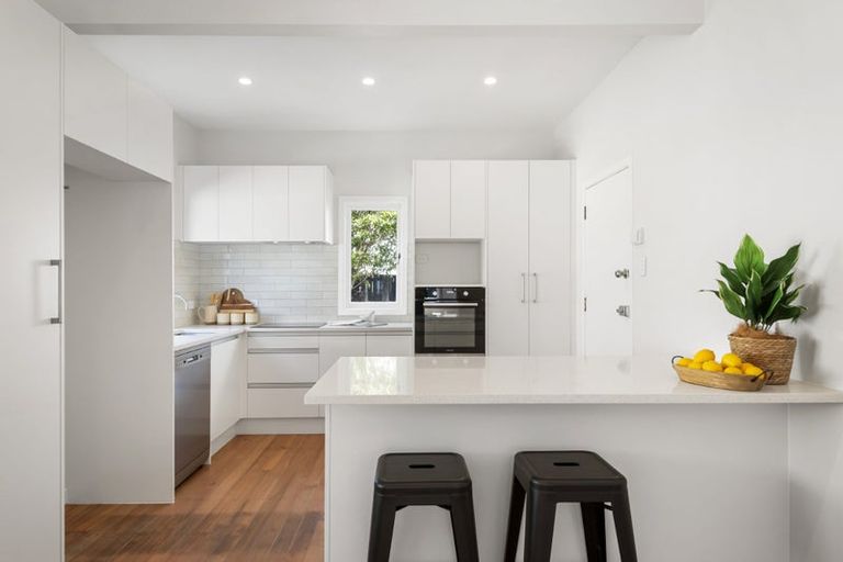 Photo of property in 2/180 Lake Road, Northcote, Auckland, 0627