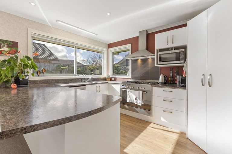 Photo of property in 4 Medallion Court, Kelvin Grove, Palmerston North, 4414