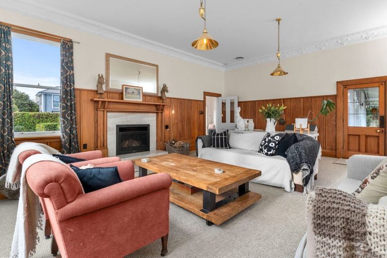 Photo of property in 8 Aikmans Road, Merivale, Christchurch, 8014