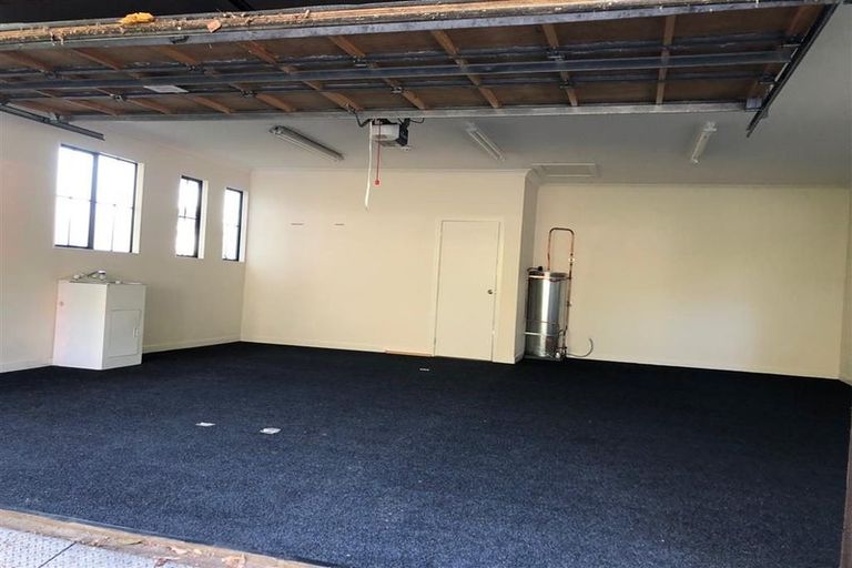 Photo of property in 98 Point View Drive, East Tamaki Heights, Auckland, 2016