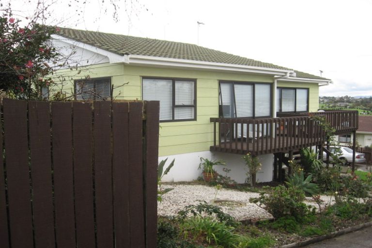 Photo of property in 2/21 Glenshee Place, Highland Park, Auckland, 2010
