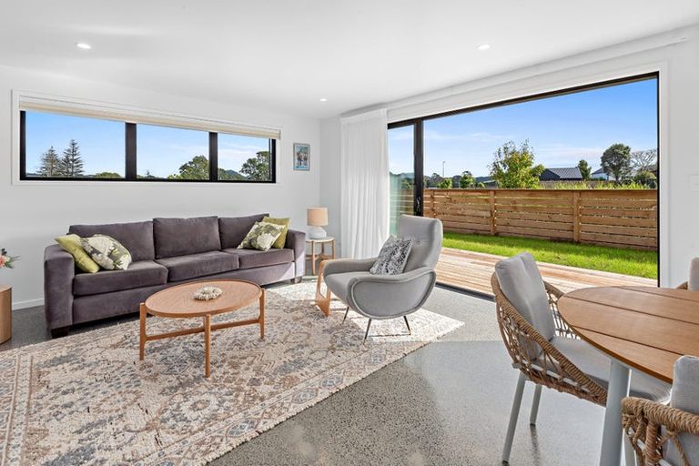 Photo of property in 1 Cherry Tree Lane, Glenbervie, 0173
