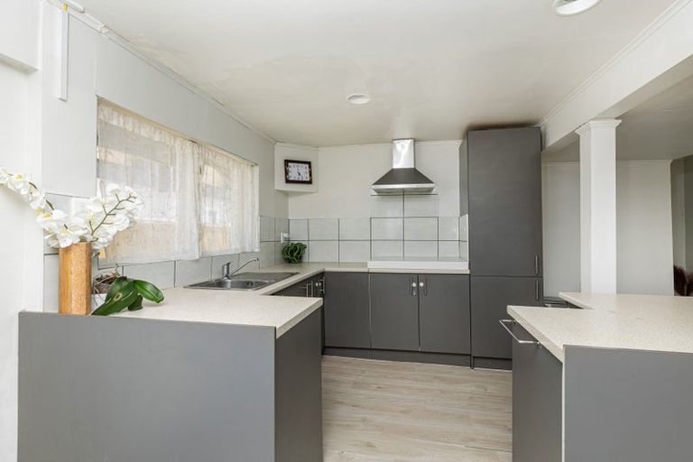 Photo of property in 250 Don Buck Road, Massey, Auckland, 0614