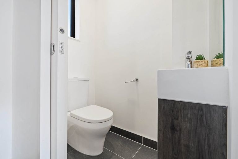 Photo of property in 7 Waru Lane, Te Atatu Peninsula, Auckland, 0610