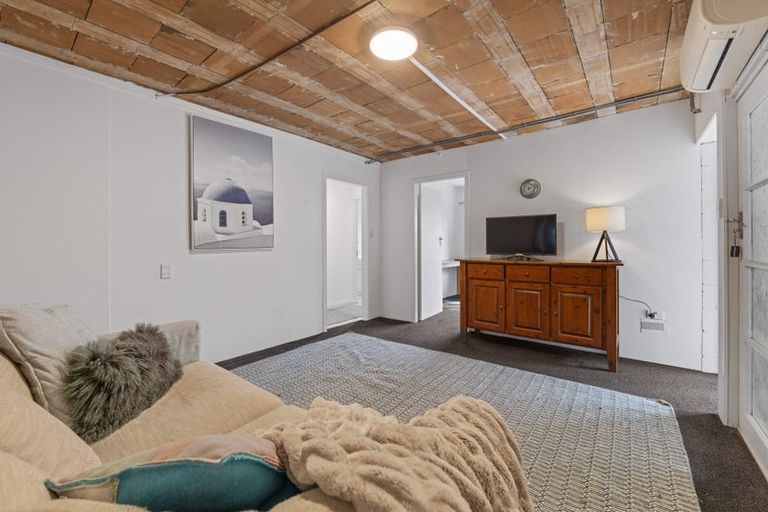 Photo of property in 75 Belt Road, New Plymouth, 4310