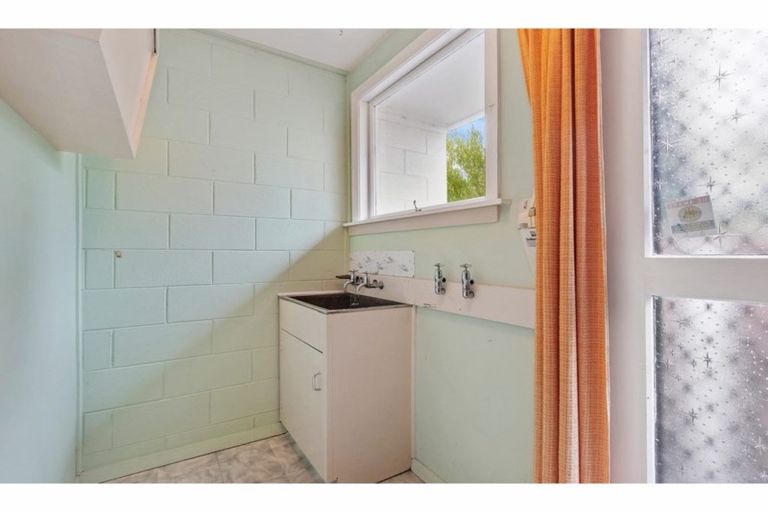 Photo of property in 43 Prestons Road, Redwood, Christchurch, 8051