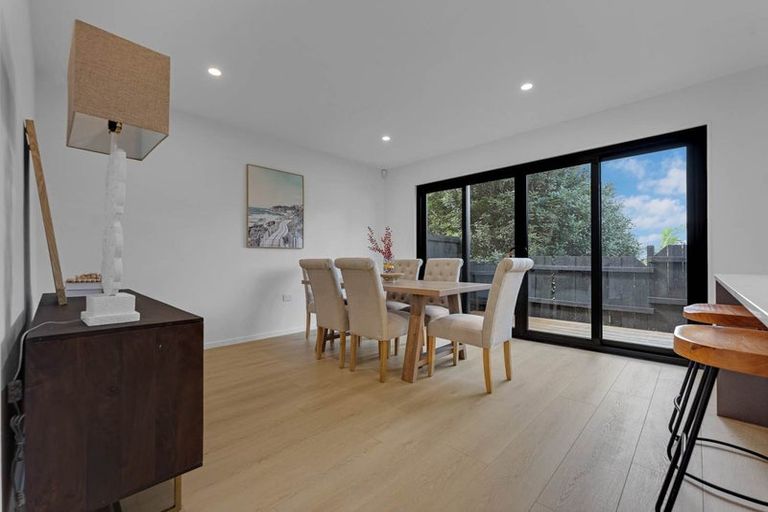 Photo of property in 2d Gordon Stanley Drive, Massey, Auckland, 0614