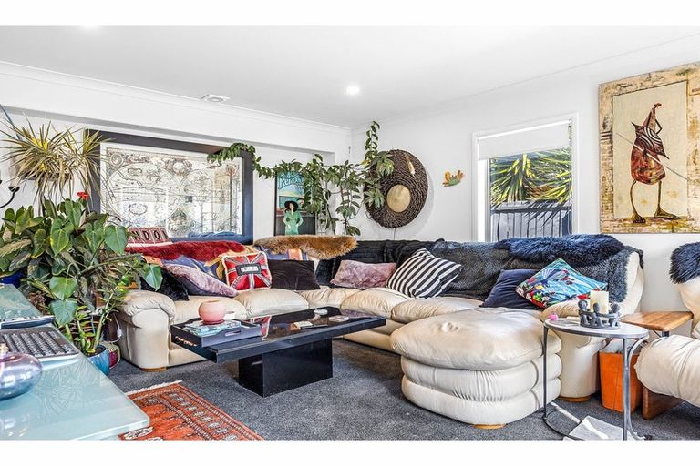 Photo of property in 20 Linkwater Way, Parklands, Christchurch, 8083