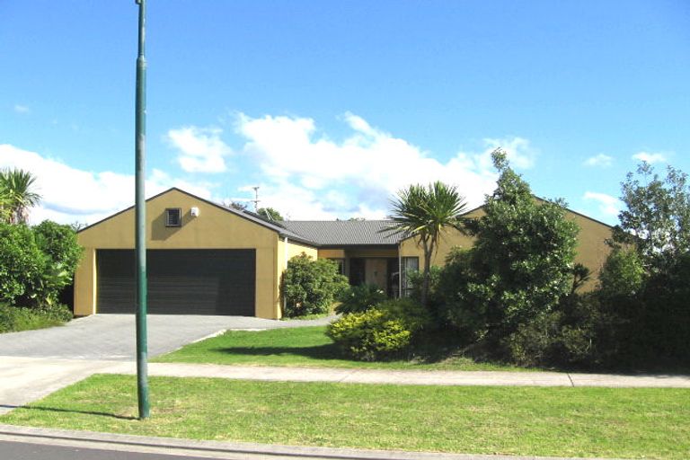 Photo of property in Waimanu Bay Village, 17/1 Piriti Drive, Te Atatu Peninsula, Auckland, 0610