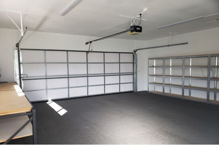 Photo of property in 18 Mcewen Crescent, Riverstone Terraces, Upper Hutt, 5018