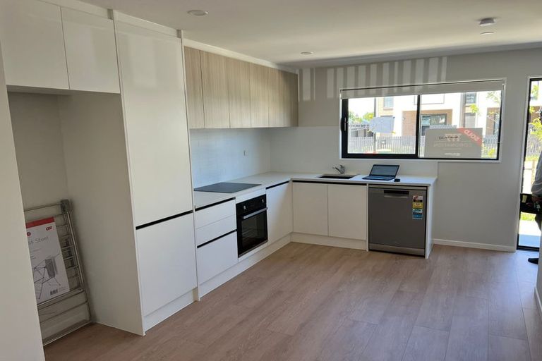 Photo of property in 36 Huri Street, Mangere Bridge, Auckland, 2022