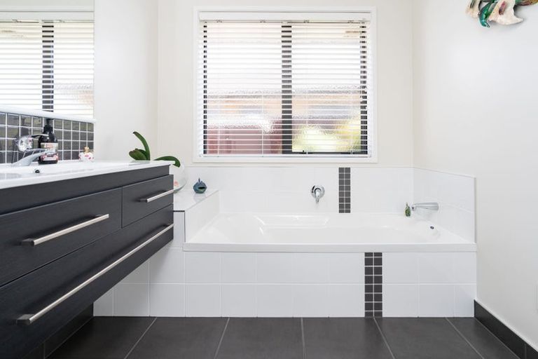 Photo of property in 3 Mcgregor Place, Paraparaumu, 5032