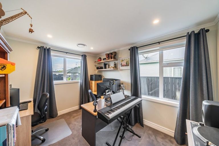 Photo of property in 15 Liverpool Street, Trentham, Upper Hutt, 5018