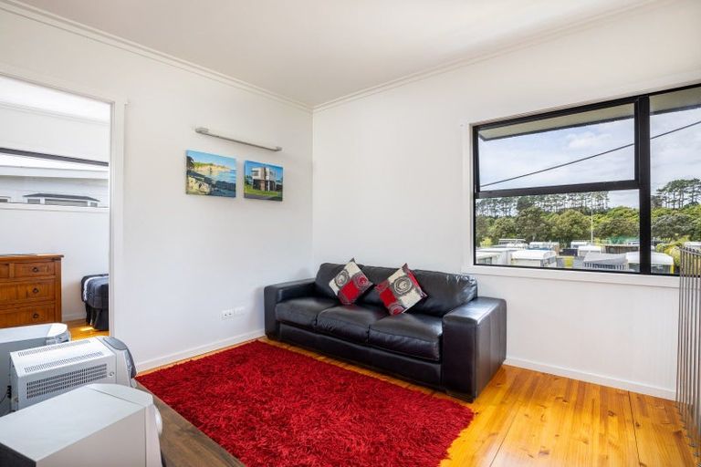Photo of property in 102 Eighth Avenue, Urenui, 4377