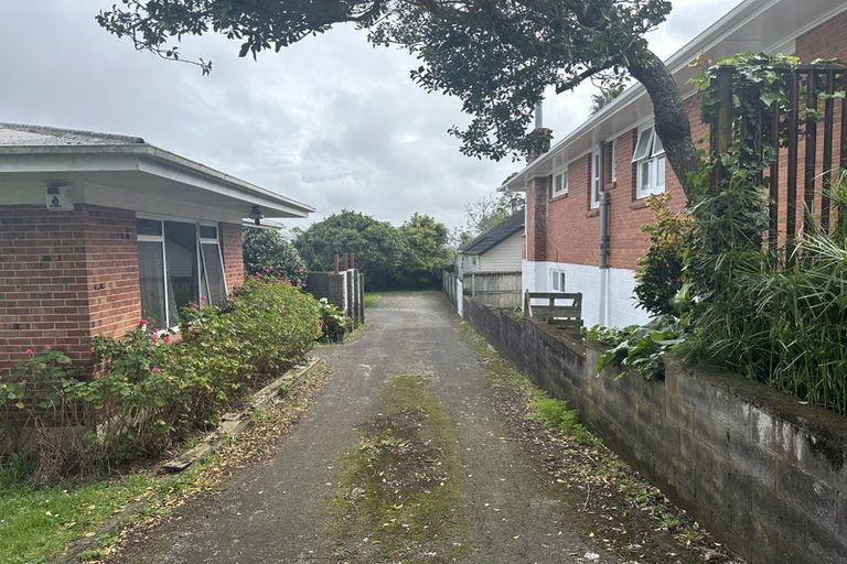 Photo of property in 15 Lewis Road, Pakuranga, Auckland, 2010