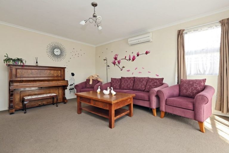 Photo of property in 2/8 Kauri Street, Taradale, Napier, 4112