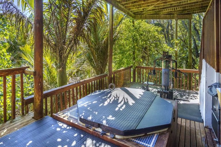 Photo of property in 44 Coroglen Avenue, Birkenhead, Auckland, 0626