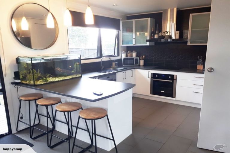 Photo of property in 1/9 Fathom Place, Te Atatu Peninsula, Auckland, 0610