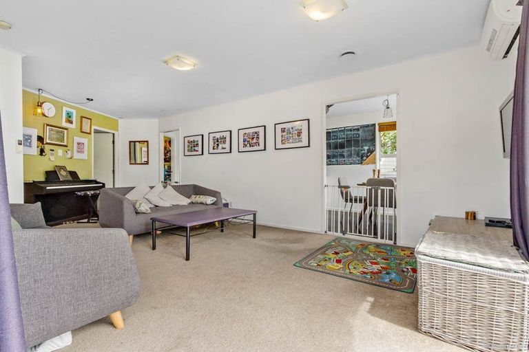 Photo of property in 2 Longreach Drive, Sunnyvale, Auckland, 0612
