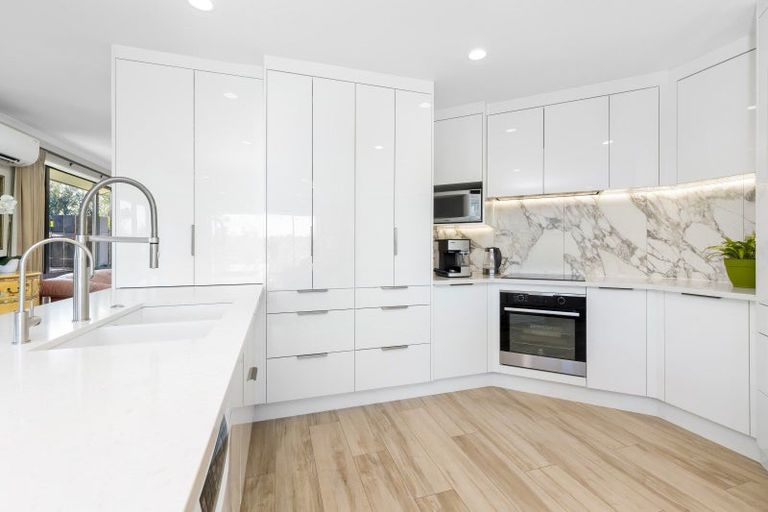 Photo of property in 72 Kittiwake Drive, Schnapper Rock, Auckland, 0632