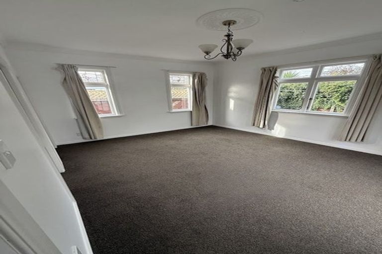 Photo of property in 22 Riddlers Crescent, Petone, Lower Hutt, 5012