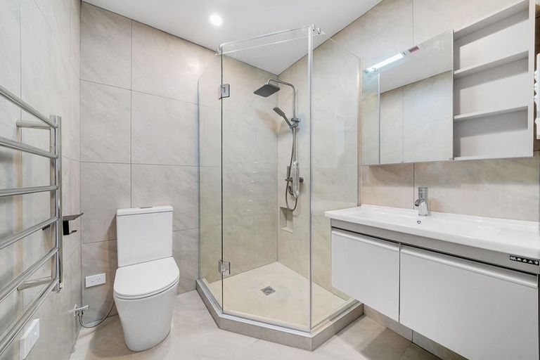 Photo of property in 2- 4 Alston Avenue, Kelston, Auckland, 0602