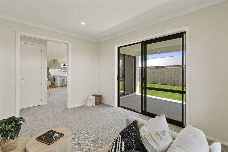 Photo of property in 10 Oak Place, Levin, 5510