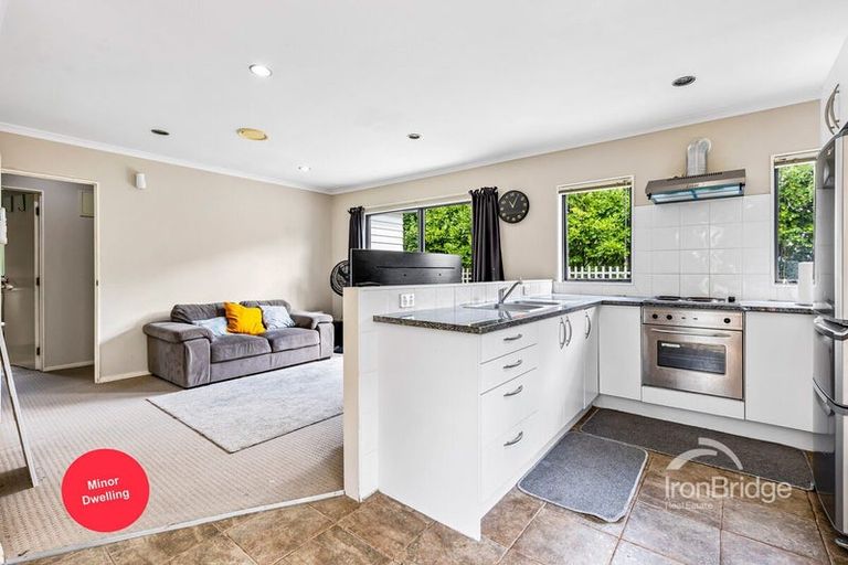 Photo of property in 71 Kemp Road, Massey, Auckland, 0614