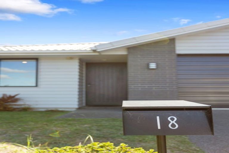 Photo of property in 18 Pioneer Crescent, Omokoroa, 3114