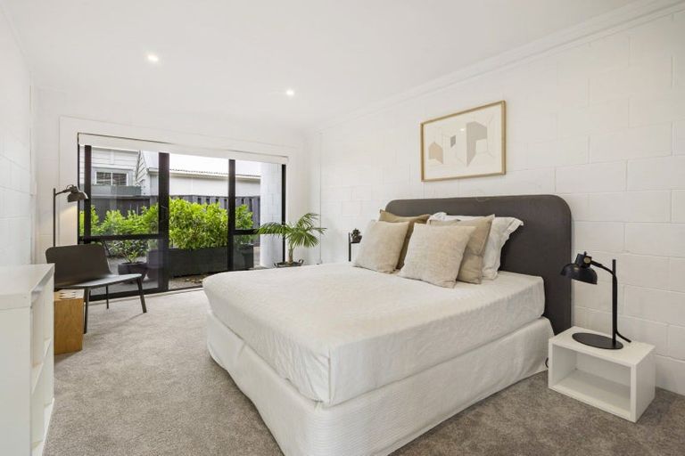 Photo of property in 2/57 Lake Road, Devonport, Auckland, 0624