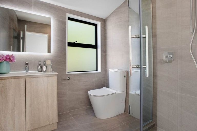 Photo of property in 129 Lancaster Road, Beach Haven, Auckland, 0626