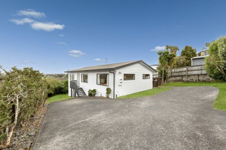 Photo of property in 2/312 Wairau Road, Glenfield, Auckland, 0629