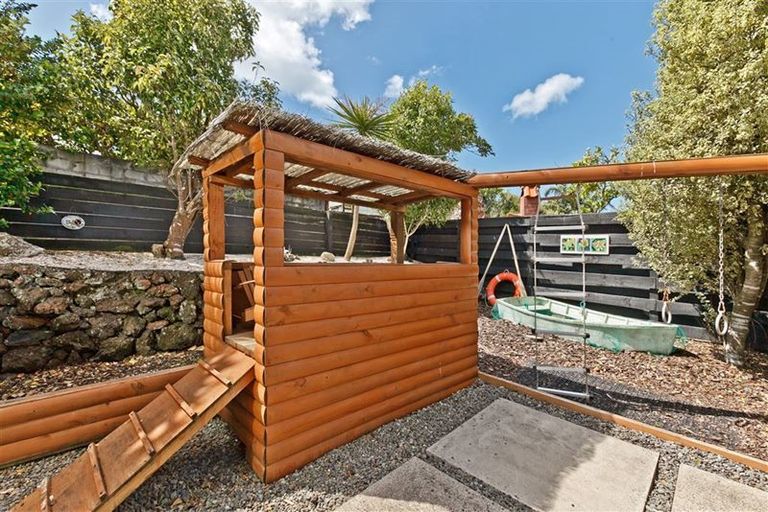 Photo of property in 4 Intrepid Place, Torbay, Auckland, 0630