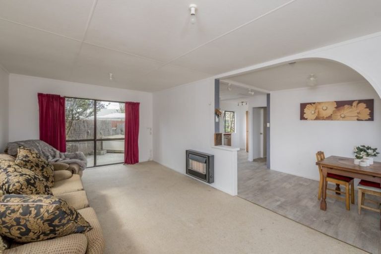 Photo of property in 1-7 Nikau Street, Tokomaru, Palmerston North, 4474