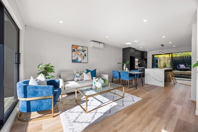 Photo of property in 10b Prince Regent Drive, Half Moon Bay, Auckland, 2012