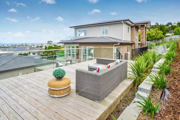 Photo of property in 32 Ngahere Views, Orewa, 0931