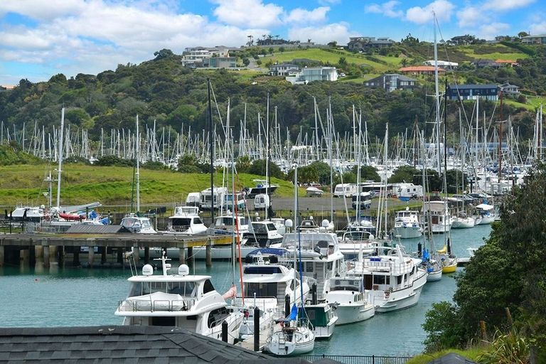 Photo of property in 9 Kaipuke Crescent, Gulf Harbour, Whangaparaoa, 0930