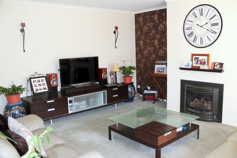 Photo of property in 11 Cascade Way, Paraparaumu, 5032