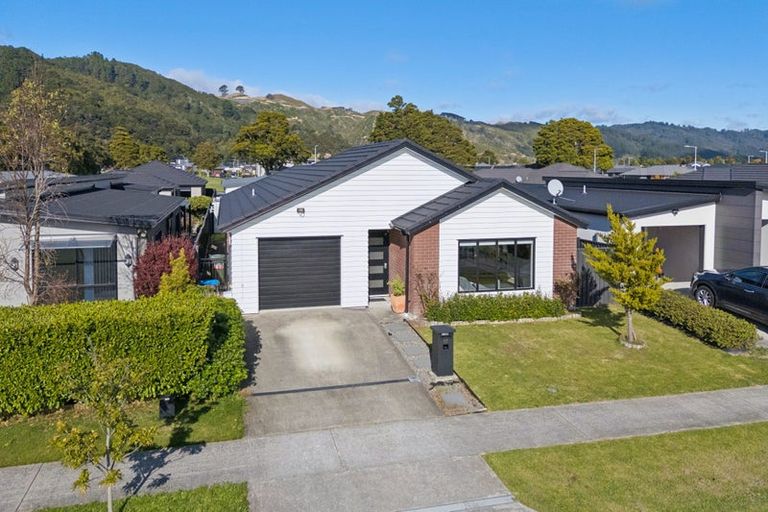 Photo of property in 17 Te Kaeaea Crescent, Wallaceville, Upper Hutt, 5018