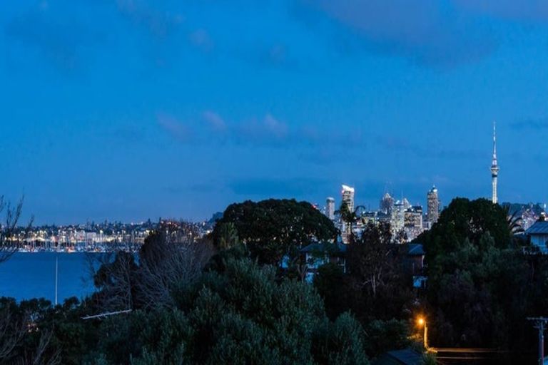 Photo of property in 68 Mcbreen Avenue, Northcote, Auckland, 0627