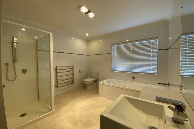 Photo of property in 4 Oak Bark Drive, Schnapper Rock, Auckland, 0632