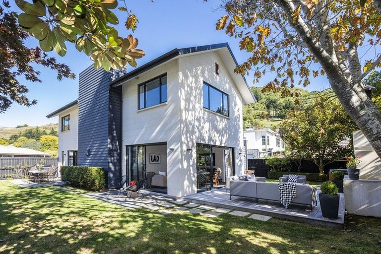 Photo of property in 2 Maurice Knowles Lane, Cashmere, Christchurch, 8022