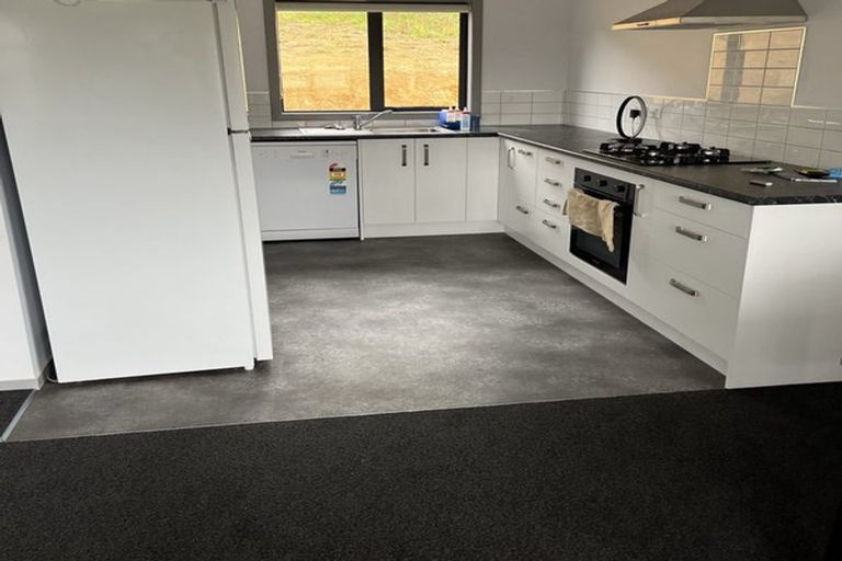 Photo of property in 34d Speargrass Grove, Timberlea, Upper Hutt, 5018