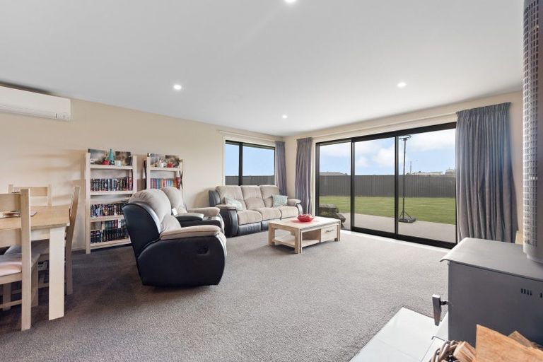 Photo of property in 11 Tui Place, Edendale, Wyndham, 9893