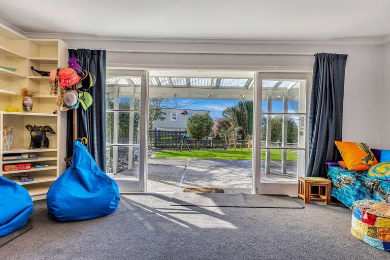 Photo of property in 2 Alberta Street, Acacia Bay, Taupo, 3330